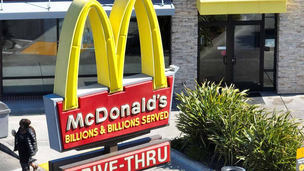 ce-papa-voulait-faire-une-surprise-a-sa-fille-pour-son-anniversaire-mais-la-scene-chez-mcdonald-s-vire-au-drame