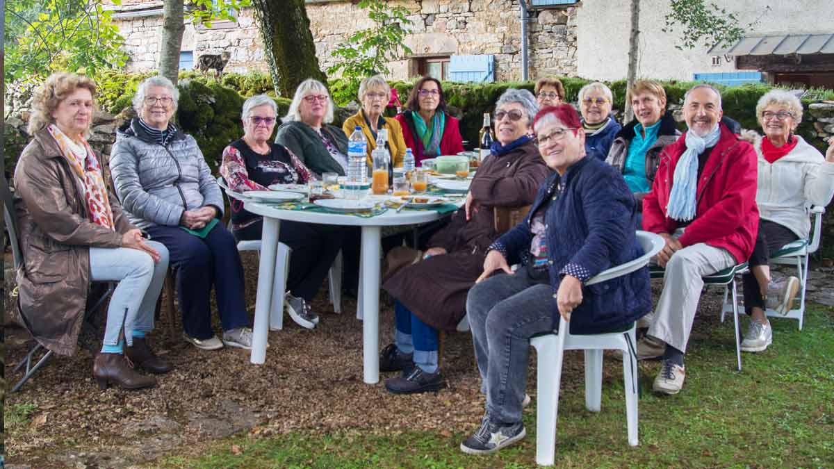 ensemble-ces-11-retraitees-souhaitent-trouver-un-logement-et-eviter-la-maison-de-retraite