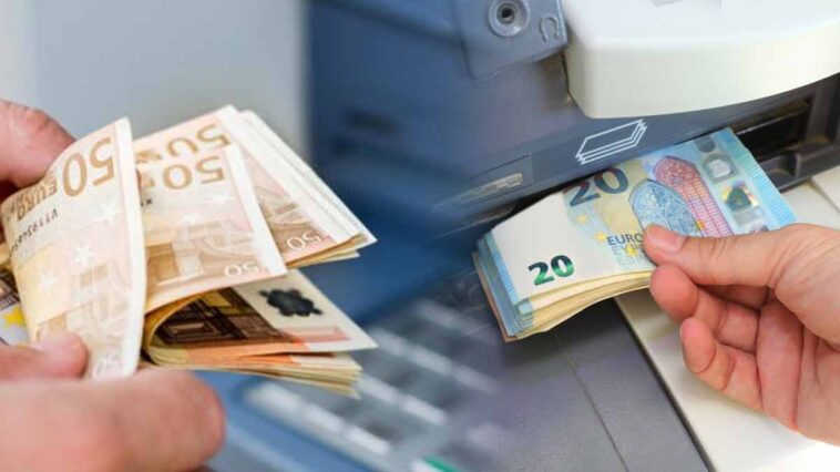 Retirer du cash sans carte bancaire