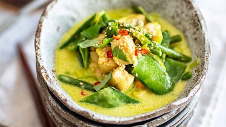 Un délice coloré pour le repas de dimanche : Curry de poisson avec légumes verts frais