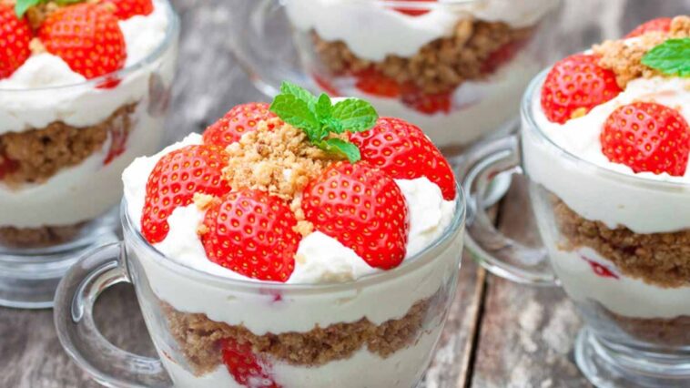 Un délice léger et facile : Tiramisu aux fraises et spéculoos, à savourer sans modération !