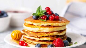 Pancakes express sans farine : Découvrez les 3 ingrédients parfaits pour une recette rapide et délicieuse