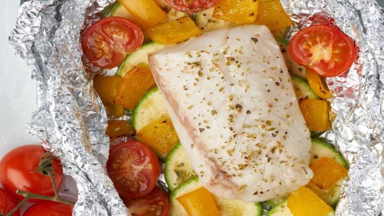 Savourez une papillote de cabillaud à la provençale, une recette légère et facile à préparer