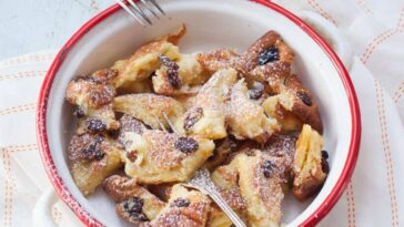 Un délice impérial : Découvrez les secrets des crêpes soufflées aux raisins secs, Kaiserschmarrn!